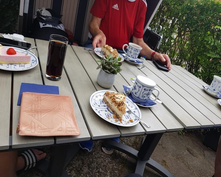 Nadjas kleiner Kuchen- und Kaffee-Garten